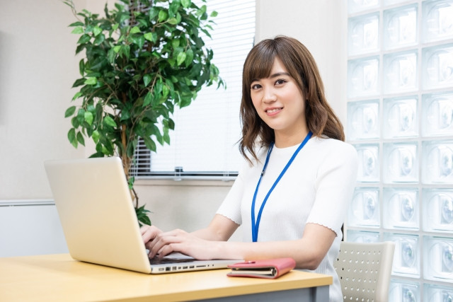 和歌山県で会社設立をお考えの方。４万円の定款の印紙税を、電子申請なら節約することができます。詳しくは赤山事務所・FP・相続・不動産までお問い合わせください。